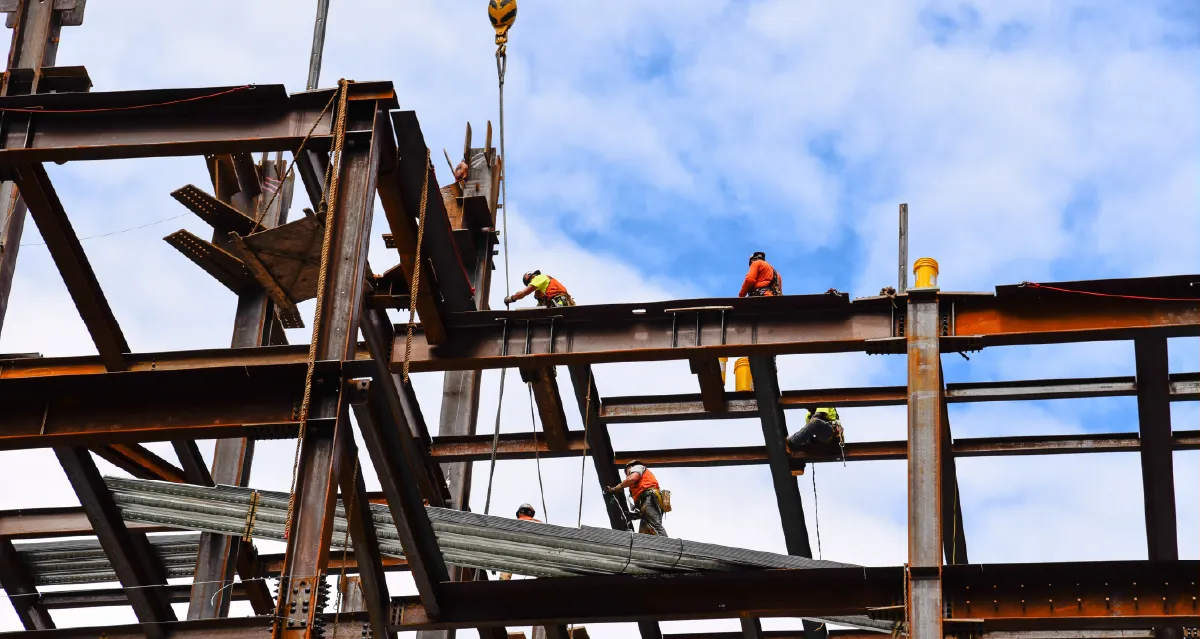 Acero en construcción: ventajas, tipos y usos en proyectos modernos ...